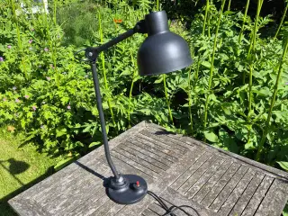 Matsort bordlampe i Bauhaus-stil 