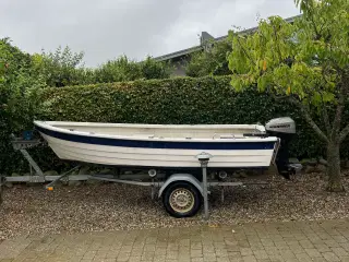Crescent 410 jolle med 15 hk mariner og trailer 