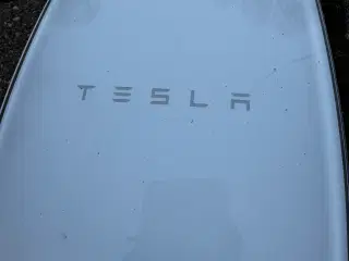 Tesla lade boks 