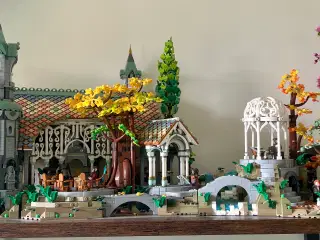 Stor byggeklods-model af Rivendell inkl. lys sæt