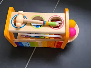 Hape pound and tap bench