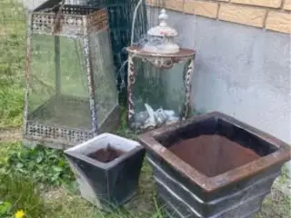 2 krukker og 2 gamle rustikke lysestager 