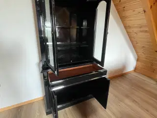 Sort Vitrineskab, auto lakeret