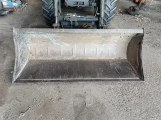 - - - Frontlæsser skovl