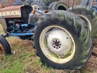 Ford traktor 