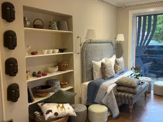 Charmerende butikslokale i eksklusivt område med høj synlighed og gode parkeringsmuligheder