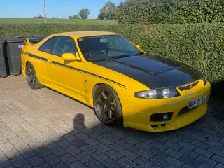 Nissan skyline r33 gtr