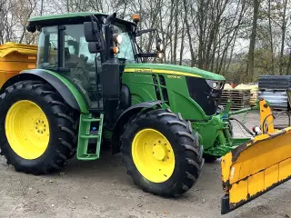 John Deere 6095RC Vinter pakke på 1 klasse med få timer.