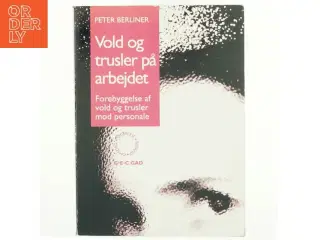 Vold og trusler på arbejdet : forebyggelse af vold og trusler mod personale af Peter Berliner (Bog)