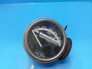 John Deere 4040 Tachometer AR70022