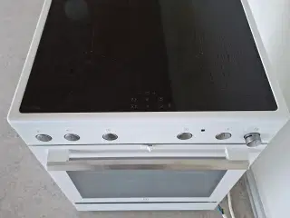 Electrolux komfur fra 2021 sælge for 1200 kr