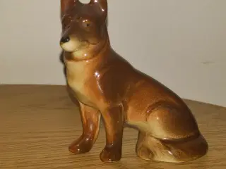 Flot lille porcelæns schæferhund