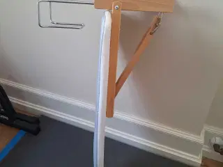 Vægophængt strygebræt 