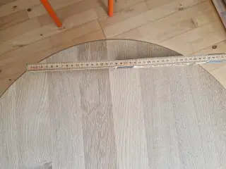Ovalt sofabord i egetræ