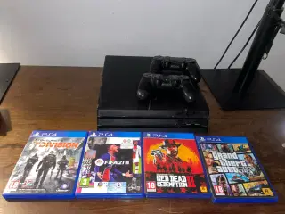 Playstation 4 + GTA5, Red Dead Redemption 2 mm.