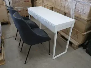 Skrivebord samt to stole