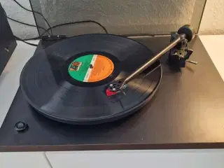 Rega Planar 2 m. Rega Bias 2 pickup, Aalborg