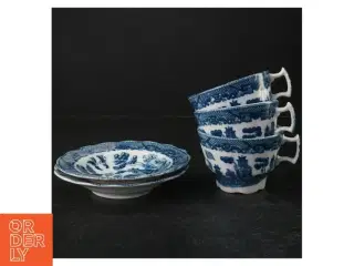 Blå og hvid porcelænste service (str. Kopper. ø. 10 cm. tallerkener. ø. 15,5 cm)