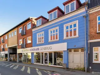Kontorer i hjertet af Silkeborg - mulighed på leje af p-pladser og lager/garage i Bios Gård