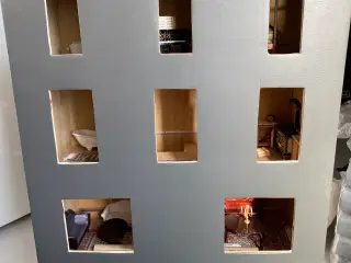 Stort dukkehus med 11 rum