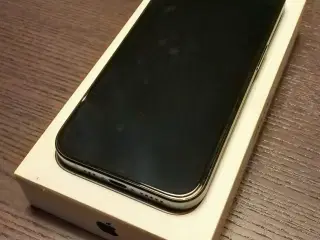 iPhone 15 Pro • 256 GB • Natural Titanium • Som ny