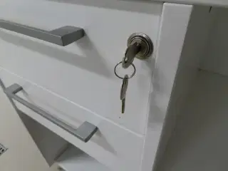 Kommode - DENCON inkl. Nøgle