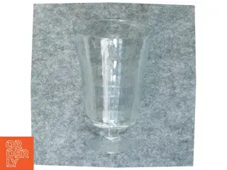 Vase på fod (str. 16 x 10 cm)