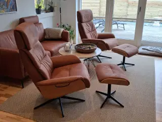 Læderlænestole med fodskammel i kentucky cognac