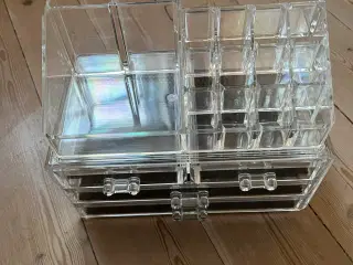 Makeup organizer