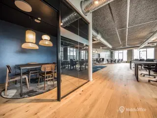 Lyst og lækkert kontor i augusthus
