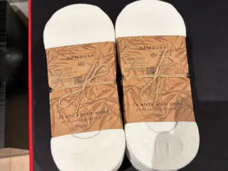 7* White ankle socks