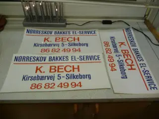 Nørreskov bakkes el-service klistermærke