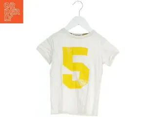 Hvid T-shirt med talprint fra Siri Jeans (str. 104)