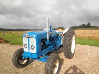 Traktor Fordson super major.