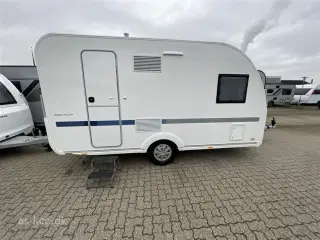2026 - Adria Altea 402 PH   Adria Altea 402 PH årg. 2026 4 sovepladser, 4 siddepladser Myggenet - halvdør kr. 1.640,- er lagt i prisen