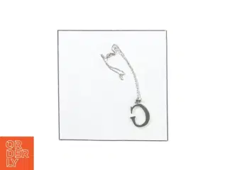 Halskæde med G-formet vedhæng (str. 32 x 4 cm)