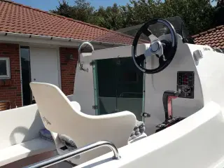 Kabinebåd + motor 