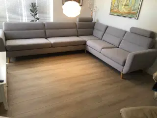 Hjørnesofa , stor og med slidstærkt stof, som ny
