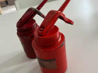 To stykker tryksmøreskander 