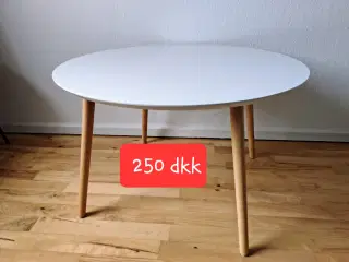 An oak Coffee Table