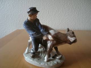 Dreng med kalv - figur fra B&G