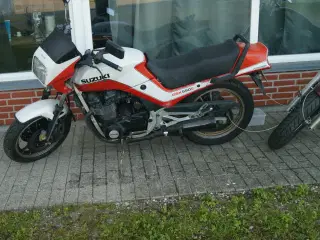 Veteran Suzuki GSX 550 E. Årg. 1986, skal synes. 