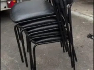 Hej 🙂jeg har 6 sorte spisebordsstole til salg👍⁉️