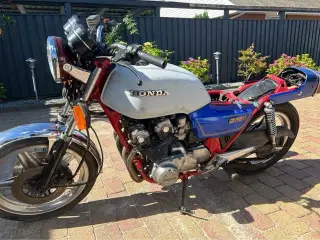 Honda cb 750.