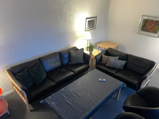 3+2 Sofa iLæder + 2 hjørneborde