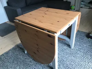Spisebord med to klapper