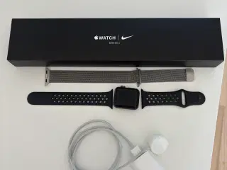 Apple Watch Nike+ Series 3 38mm Sort