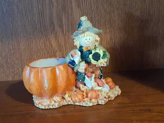 Sjov keramik figur, festlig pige med krukke.  