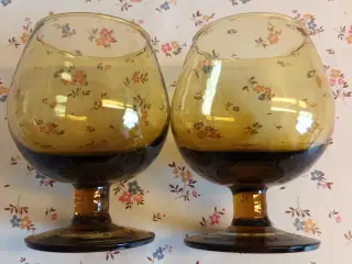 2 ravfarvede cognacglas 
