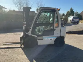 2500kG Unicarriers gastruck med alt udstyr